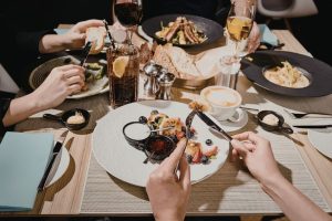 eating dinner on vacation